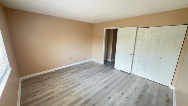 Building Photo - 2BR/2.5BA Townhome
