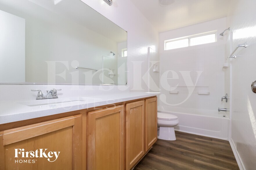 Building Photo - 1411 S 222nd Ln