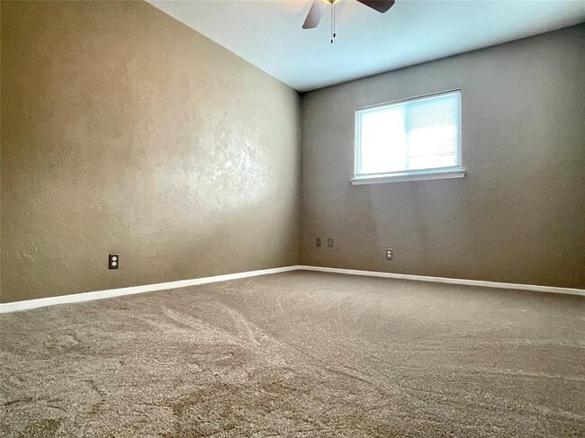 Building Photo - 1721 Timber Ridge Dr