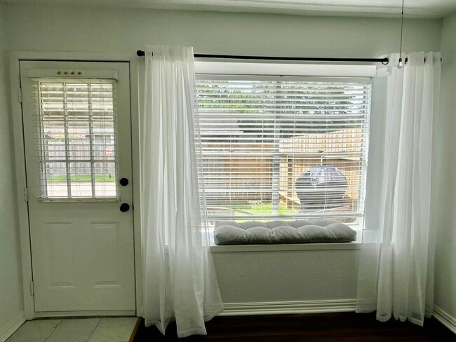 Building Photo - 3762 Laura Leigh Dr