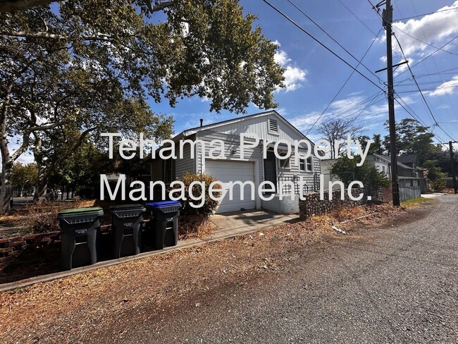 Building Photo - Adorable 3 bedroom, 1.5 bath home in Red B...