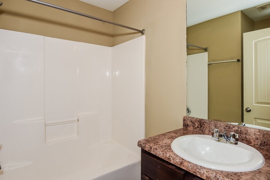 Building Photo - 173 Camellia Way