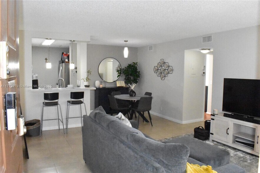 Fully furnished 2 bed, 2 bath apartment for rent in one of the best areas of Coral Springs – Univers - 3586 N University Dr