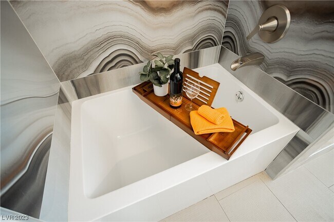 Building Photo - 2205 Santa Paula Dr