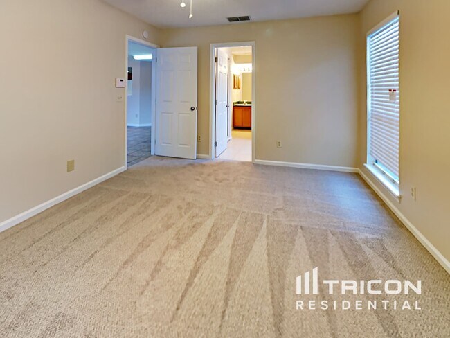 Building Photo - 2827 Tuscarora Tr