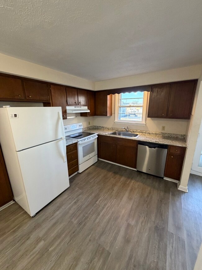 Building Photo - 16 Cherry St