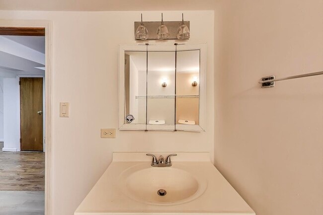 Building Photo - 135 E 55th St