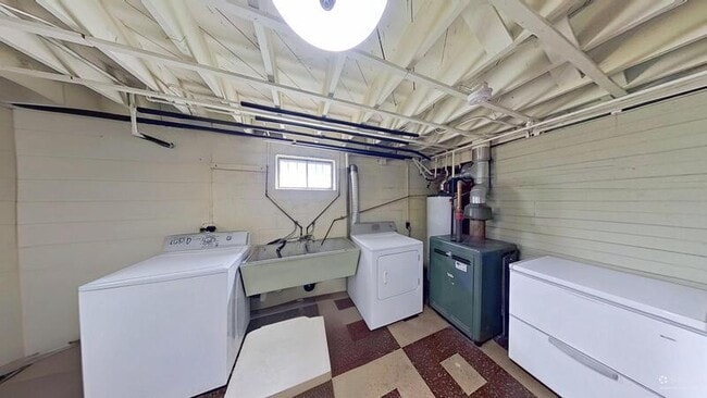 Building Photo - 4030 S Fox St