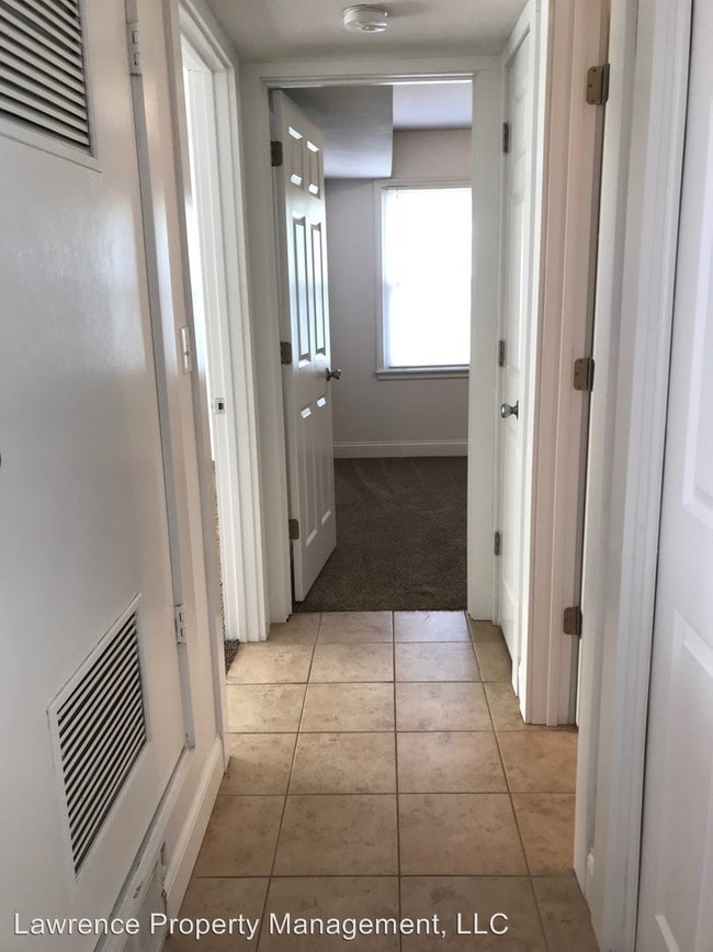 Building Photo - 2 br, 1 bath Apartment - 901 Illinois