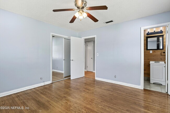 Building Photo - 6635 Blackwood Dr