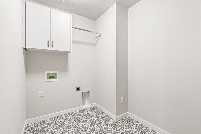 Building Photo - BRAND NEW BLACKROCK 4BD/2.5BA MERIDIAN HOME!