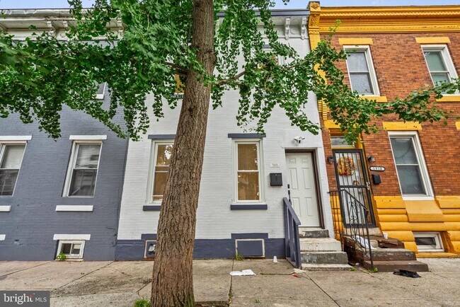 Building Photo - 1908 N Croskey St