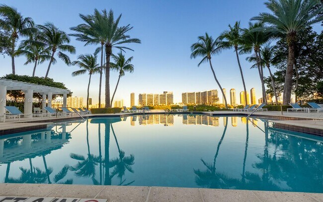 Building Photo - 3255 NE 184th St