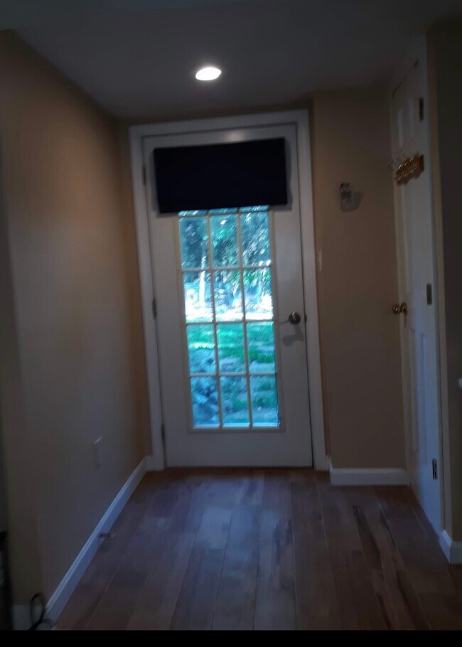 175 Old Voluntown Rd 175 Old Voluntown Rd Exeter RI 02822 Apartment