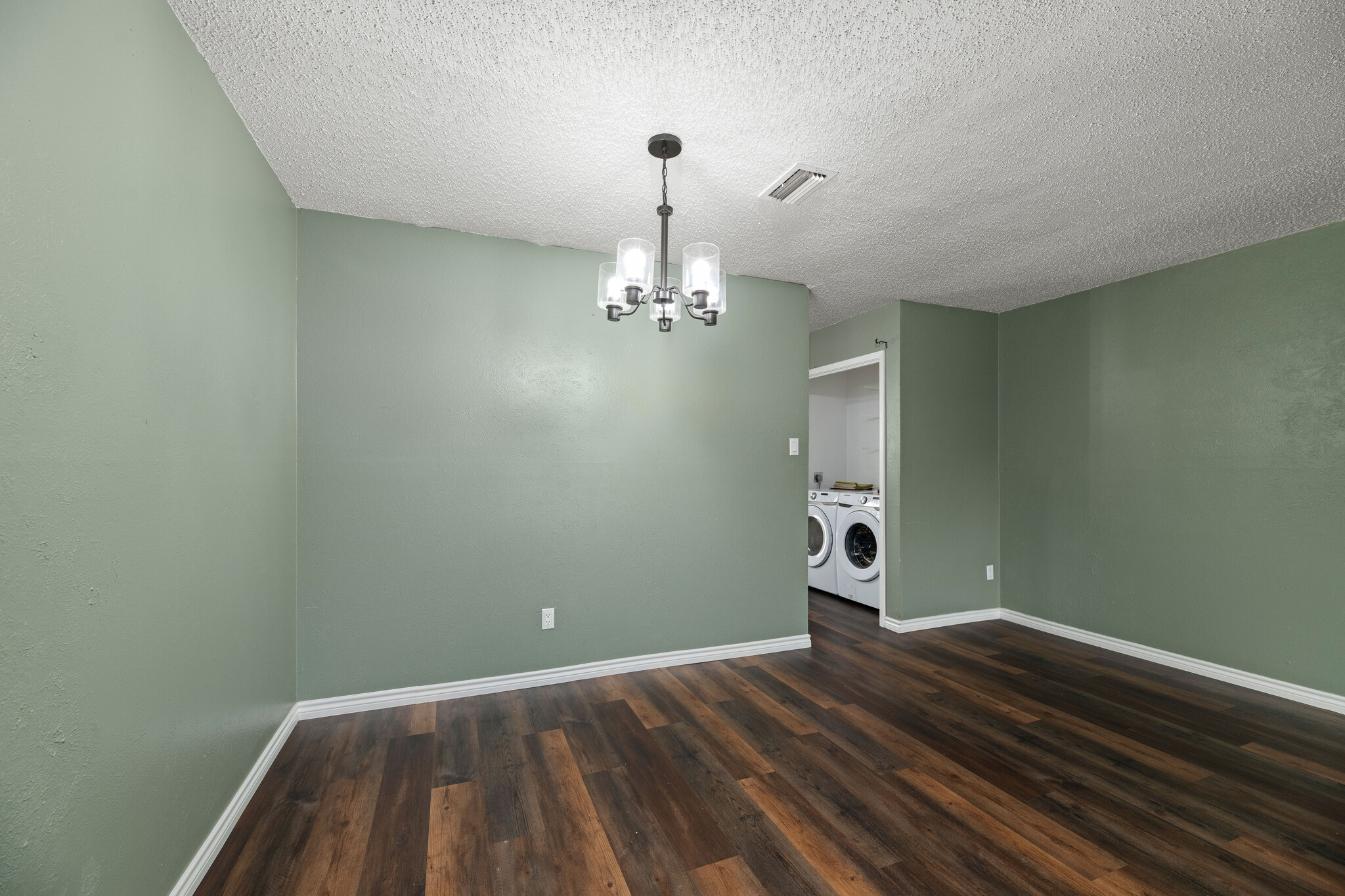 Building Photo - 9 E Mountain Creek Ct