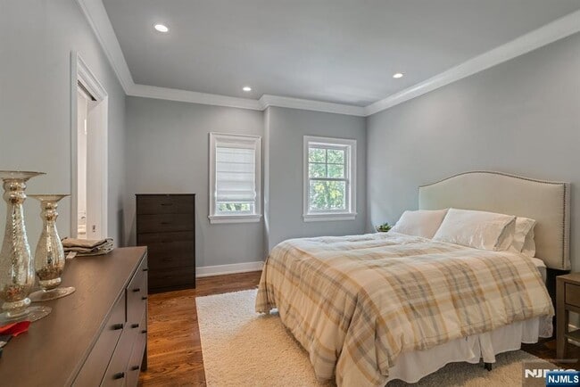 Building Photo - 4 Brookview Ct