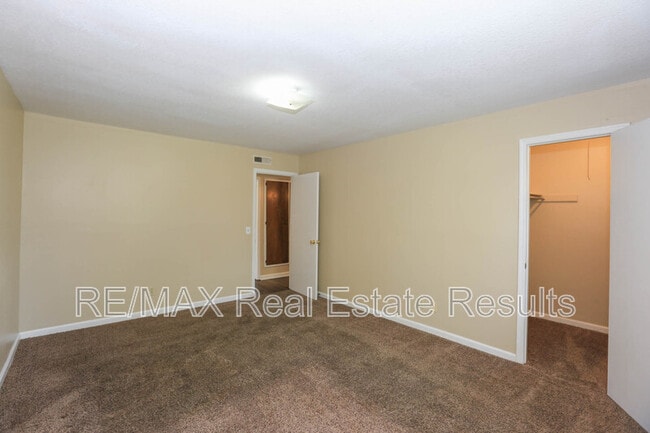 Building Photo - 815 S 28th St