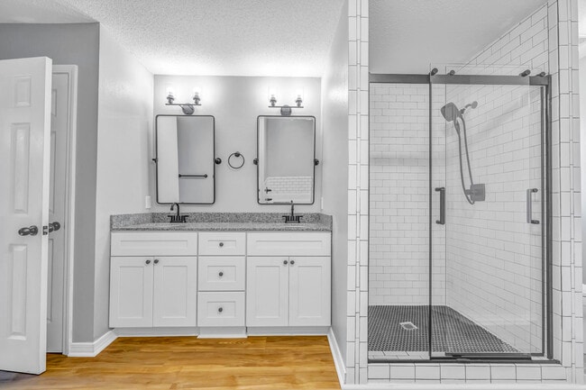 Building Photo - 7216 Antoinette Cir