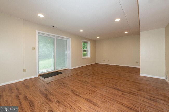 Building Photo - 17 Peach Leaf Ct