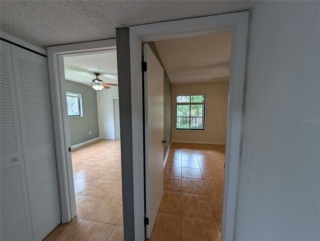 Building Photo - 2439 Oak Park Way