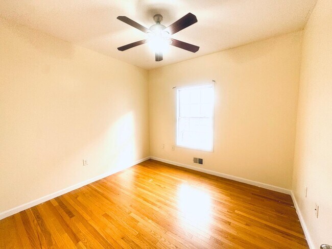 Building Photo - 30 Whitman Ave