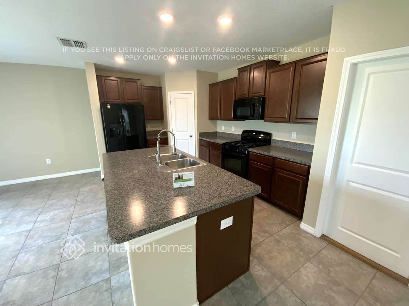 Building Photo - 5140 White Chicory Dr