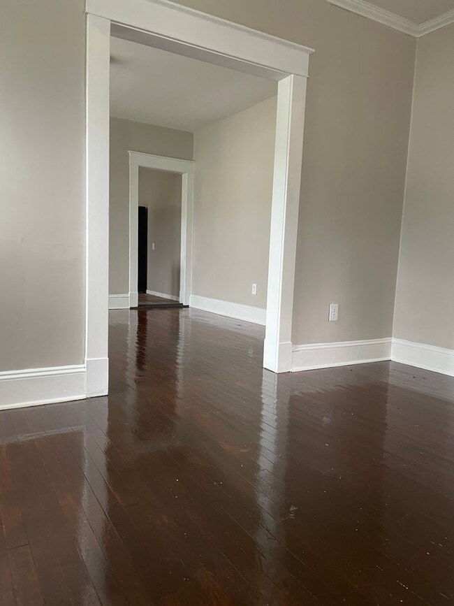 Building Photo - 3 Bedroom 1 Bath Single story