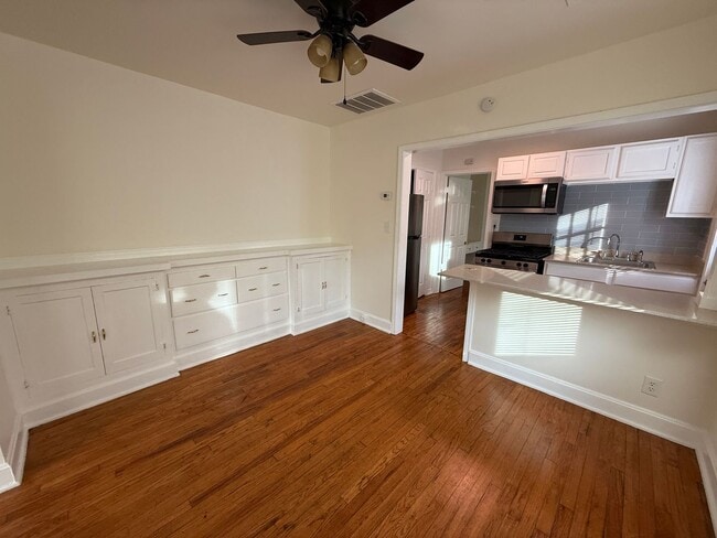 Building Photo - Newer Remodel 1 bed 1 bath with Private Patio