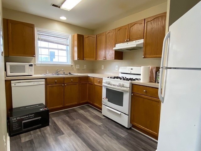 Building Photo - 2109 Bristol Dr