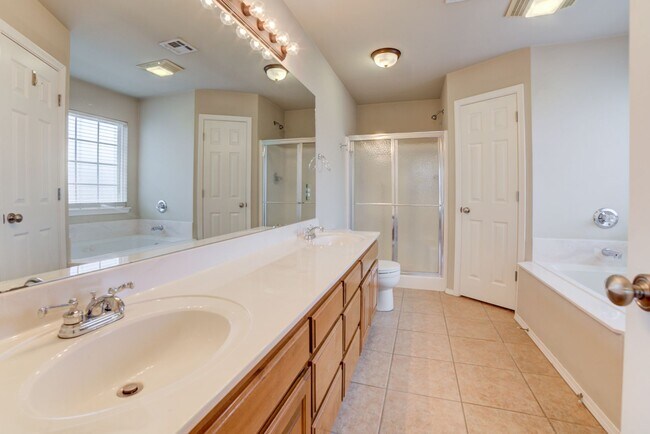 Building Photo - 3 Bed / 2 Bath in Collinsville!