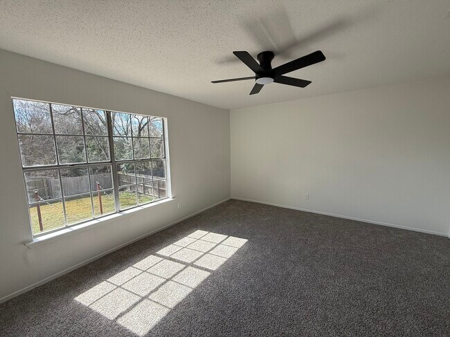 Building Photo - 402 Tresvant Dr