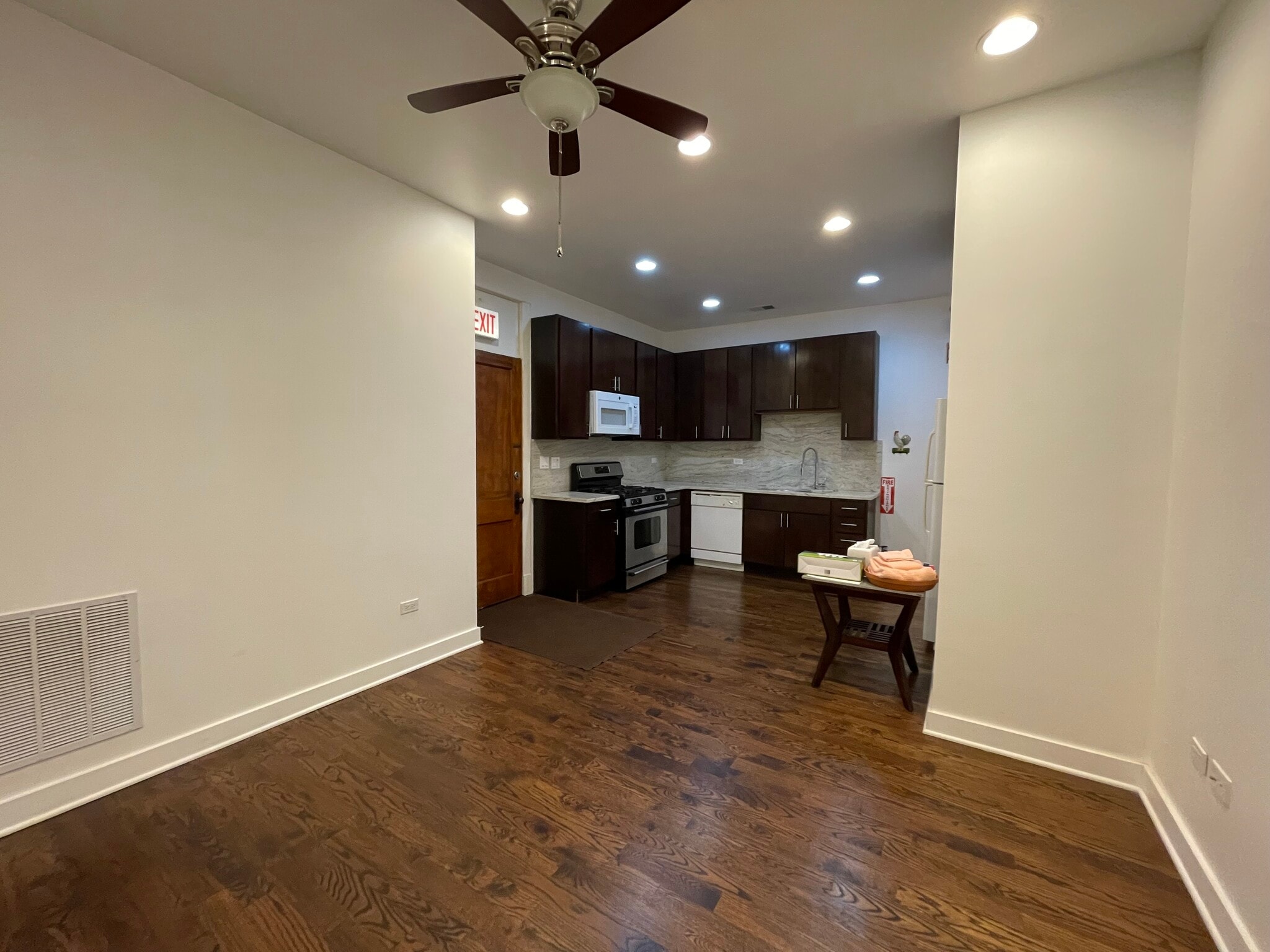 Building Photo - 3112 N California Ave