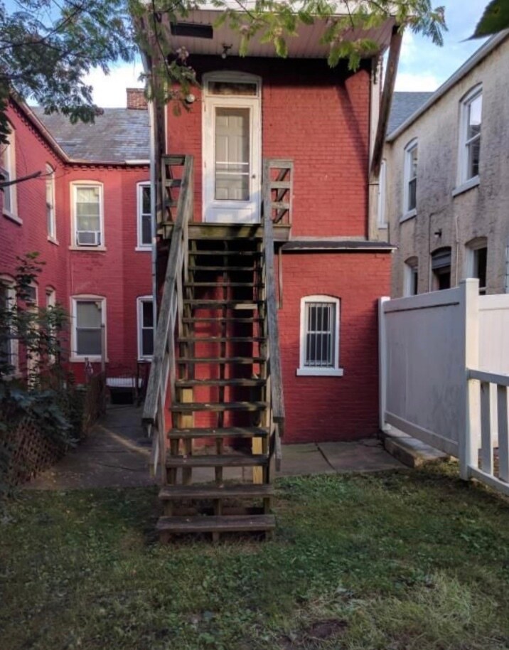 Building Photo - 623 W Vine St