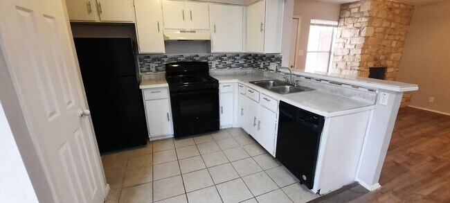 Building Photo - 823 Taulbee Ln