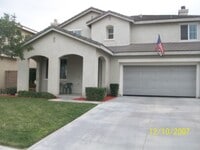 Building Photo - 5 bedroom 3 bathroom home in Eastvale!