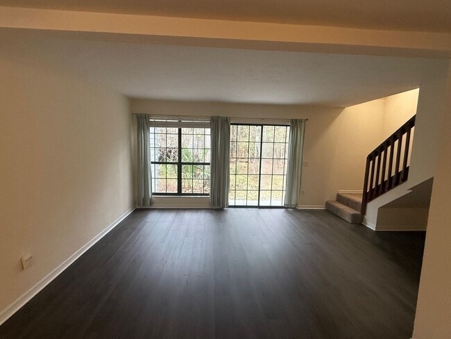 Building Photo - 3 Bedroom Backing up to San Felasco Hammock