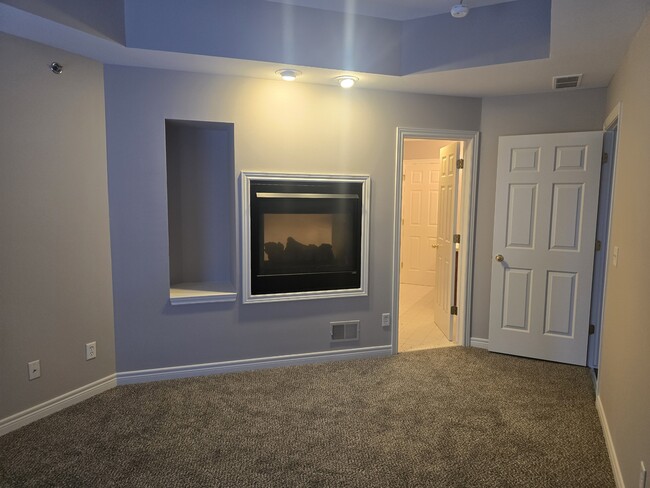 Building Photo - 5675 Hampshire Ln