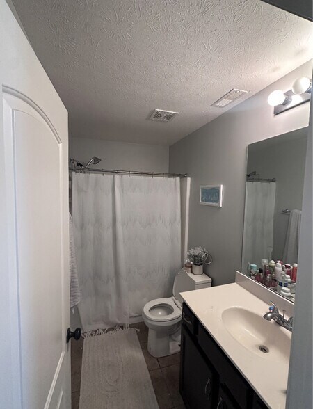 Building Photo - 9704 Pebble Ct