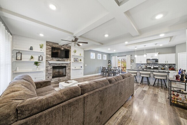 Building Photo - 1135 Charles Thomas Dr