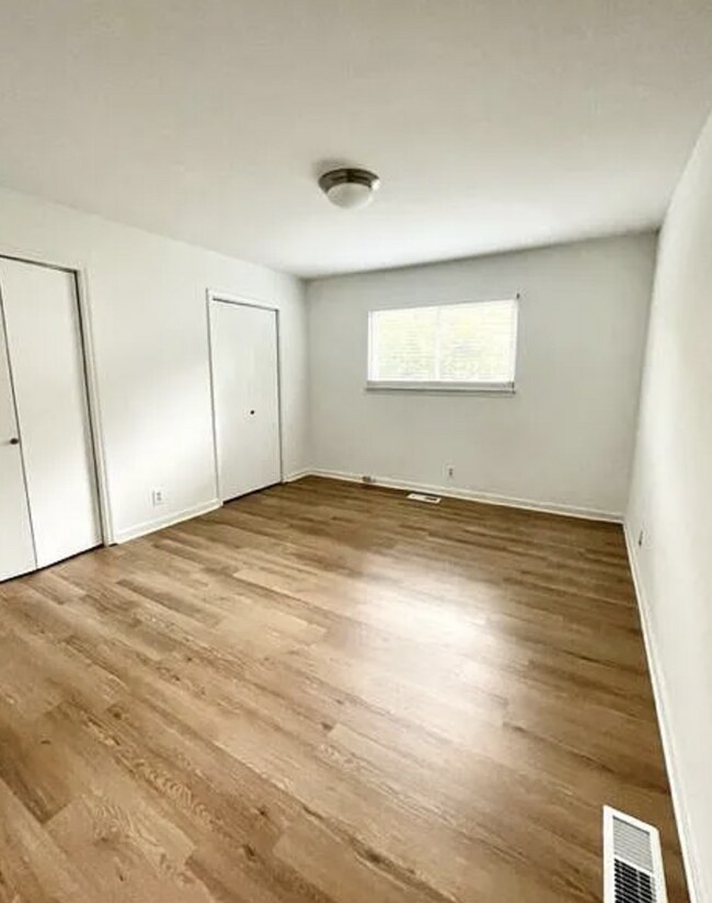 Building Photo - Charming 2 Bed, 1.5 Bath in the Heart of East Nashville