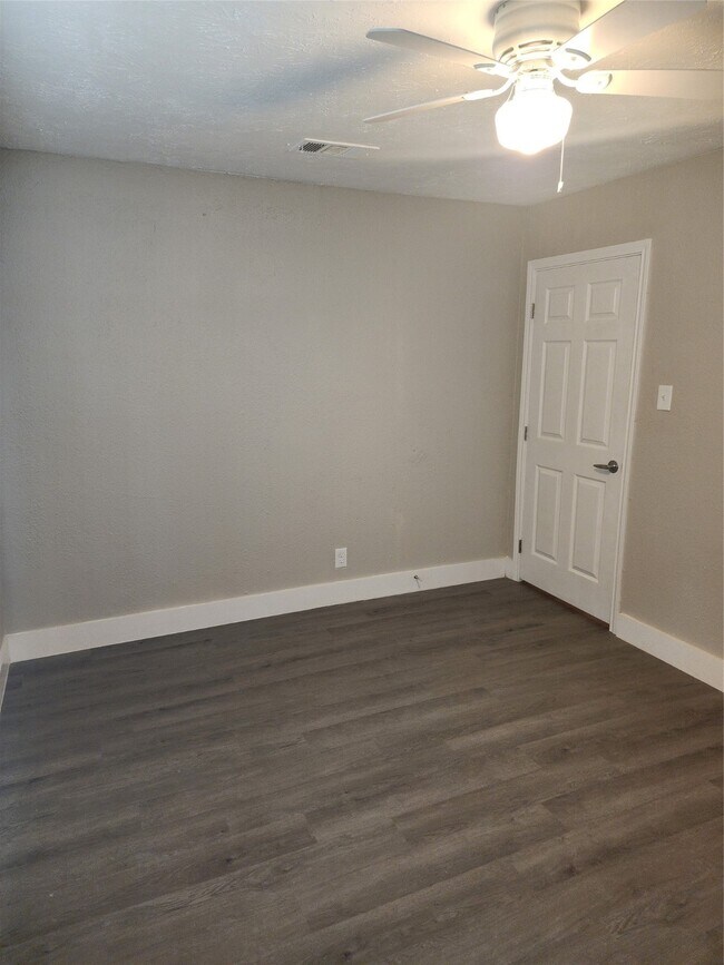 Building Photo - 4526 Kingsbury St