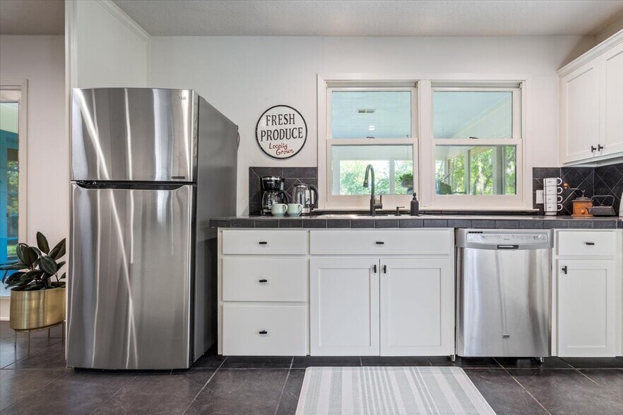 Building Photo - 12205 Midland Walk