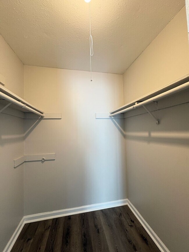 Building Photo - Bellagio West Living I