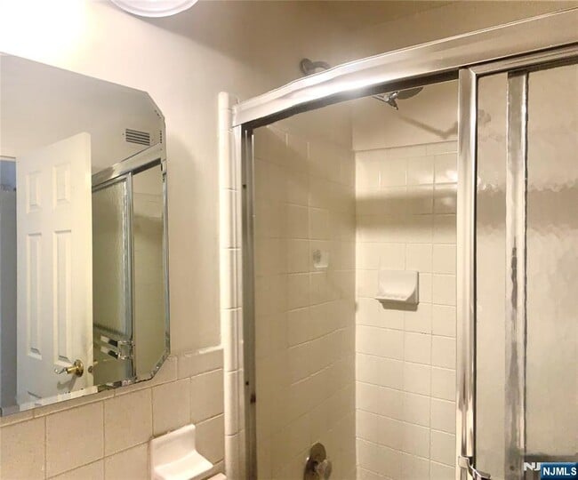 Building Photo - 1590 Anderson Ave