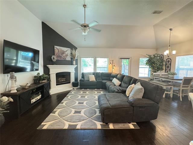 Building Photo - 1020 Lake Sierra Wy