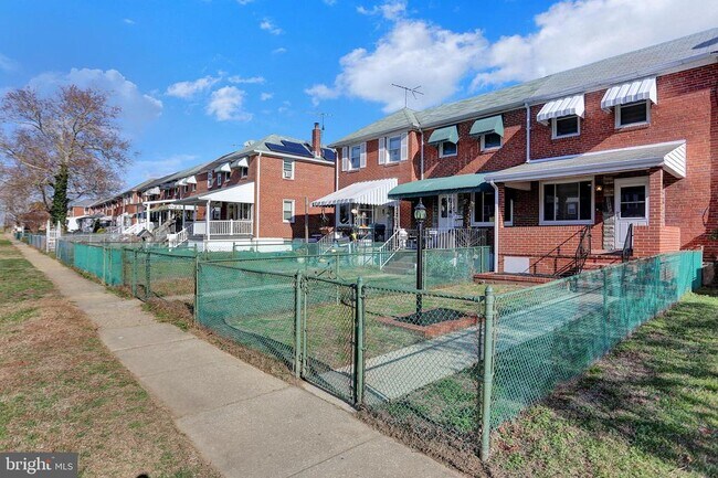 Building Photo - 2857 Plainfield Rd