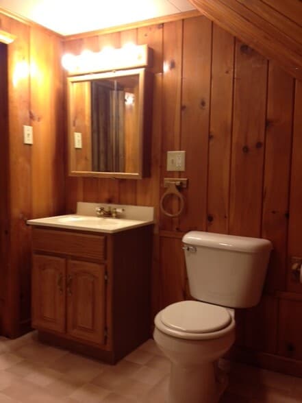 Building Photo - 6089 Memorial Dr