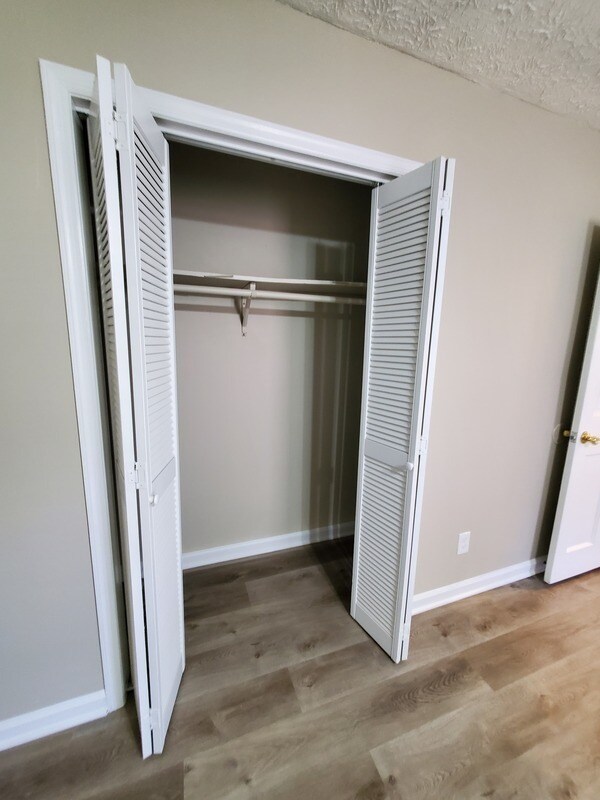 Building Photo - 245 Kimberly Way SW