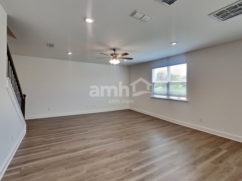 Building Photo - 2108 Williamshire Ln