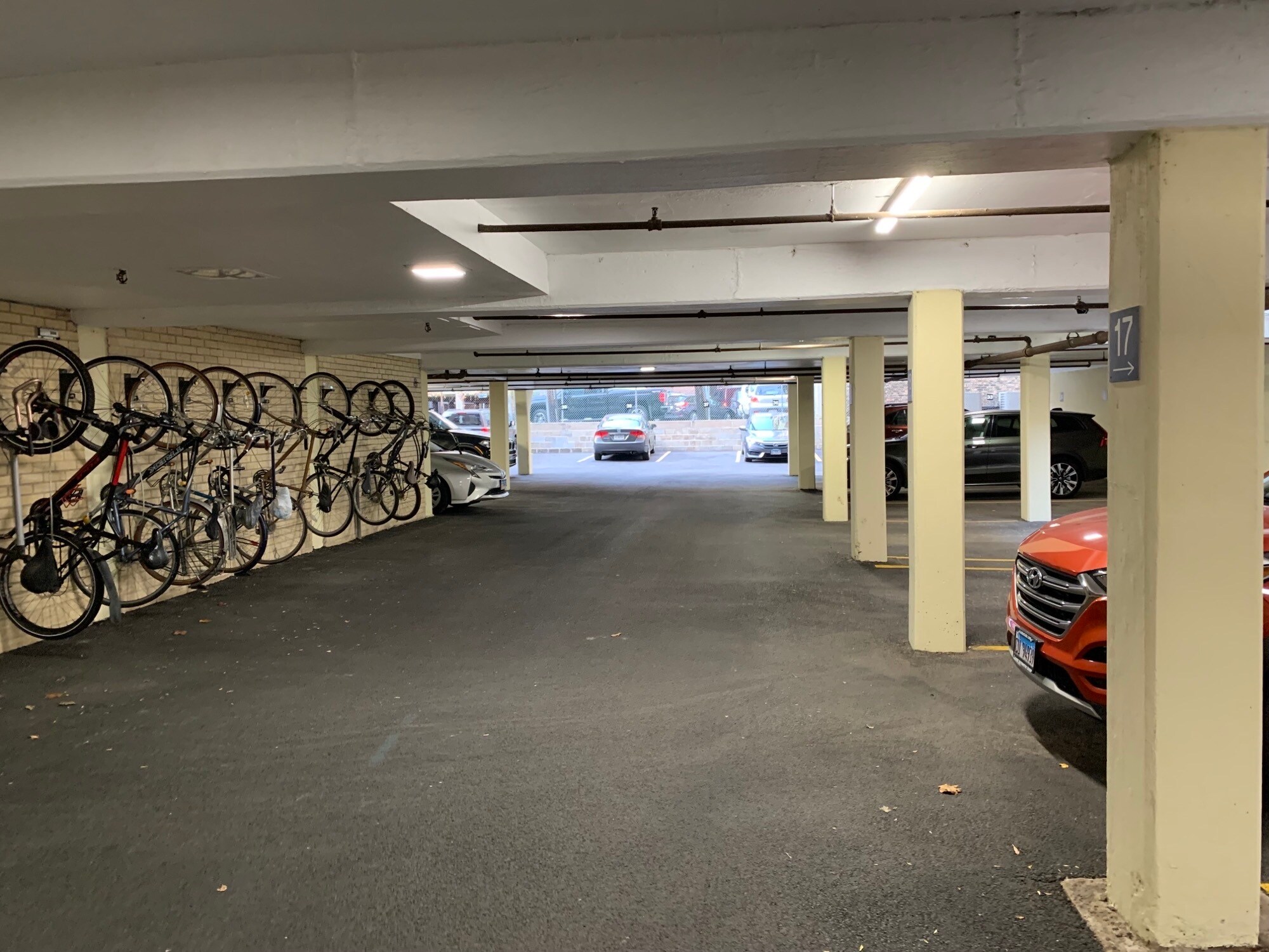 Building Photo - 420 W Aldine Ave